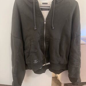 Men’s Dark Gray Cropped Zip-Up Hoodie